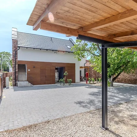 Πανσιόν Fulop Panzio Near Balaton *