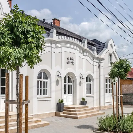Fulop Panzio Near Balaton Πανσιόν Révfülöp
